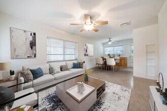 2219 W Pineridge Ct in Delray Beach, FL - Building Photo - Building Photo