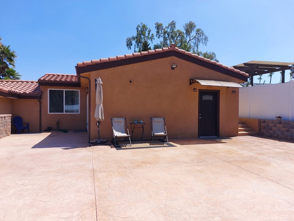 709 Vale View Dr in Vista, CA - Foto de edificio