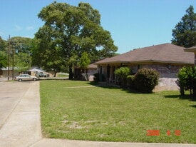 2317 Briarwood Dr in Jacksonville, TX - Building Photo