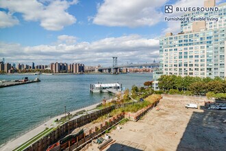 478 Kent Ave in Brooklyn, NY - Foto de edificio - Building Photo