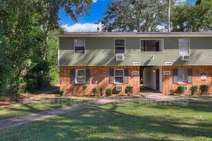 327 Verdery Dr in Belvedere, SC - Building Photo