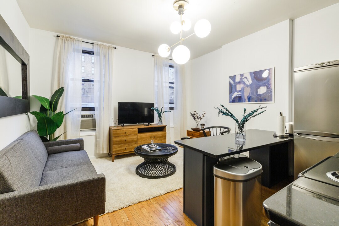 885 9th Ave in New York, NY - Building Photo