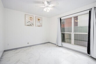 6132 Grand Blvd in Houston, TX - Building Photo - Building Photo