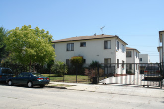 914 S Gramercy Dr in Los Angeles, CA - Building Photo - Building Photo