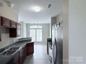 4917 Sunburst Ln in Charlotte, NC - Building Photo - Building Photo