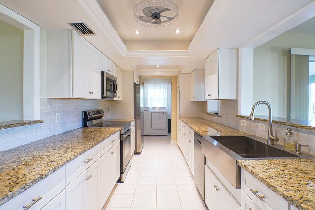 2221 Cape Way in North Fort Myers, FL - Foto de edificio - Building Photo