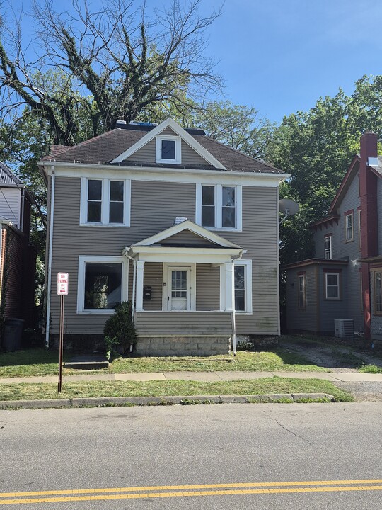 323 W Main St in Ashland, OH - Building Photo