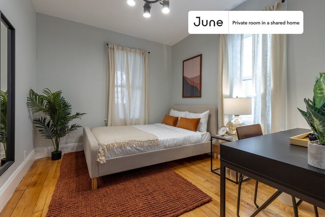 Private bedroom in 4 bed/2 bath Home in Boston, MA - Building Photo