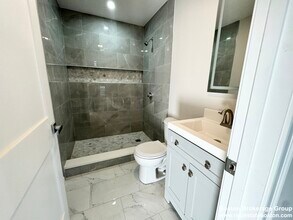 55 Burrell St, Unit R in Boston, MA - Foto de edificio - Building Photo