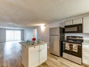 9930 Grace Dr in Port Richey, FL - Foto de edificio - Building Photo
