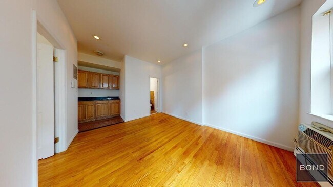 249 E 53rd St in New York, NY - Building Photo - Building Photo