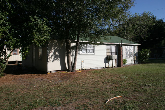 409 Senate St in Auburndale, FL - Foto de edificio - Building Photo