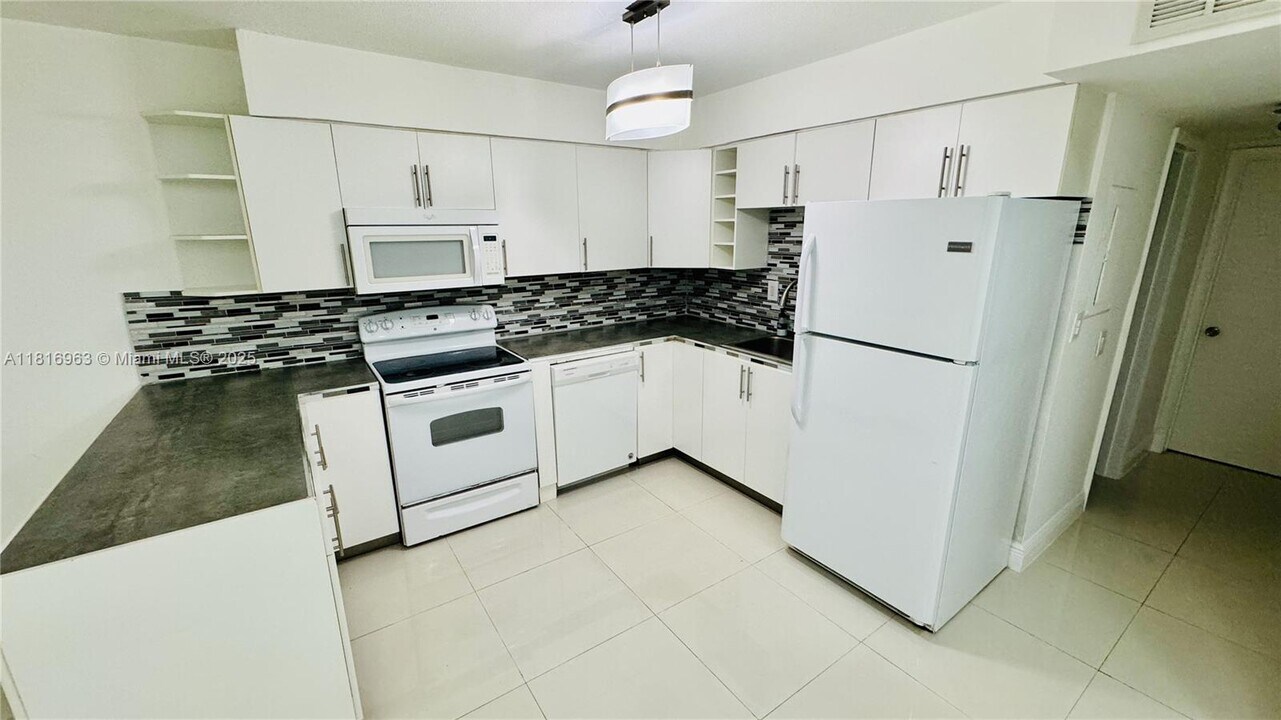 1120 102nd St in Bay Harbor Islands, FL - Building Photo