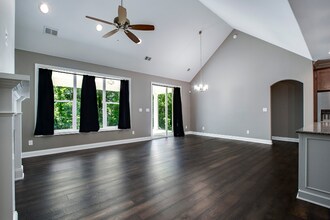 318 Chatuga Ln in Loudon, TN - Building Photo - Building Photo
