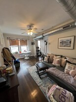 1251 W Henderson St in Chicago, IL - Building Photo