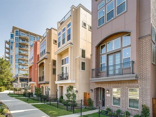 property at 1348 Arch Pl