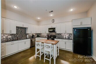 913 Westmere Ave in Charlotte, NC - Building Photo - Building Photo