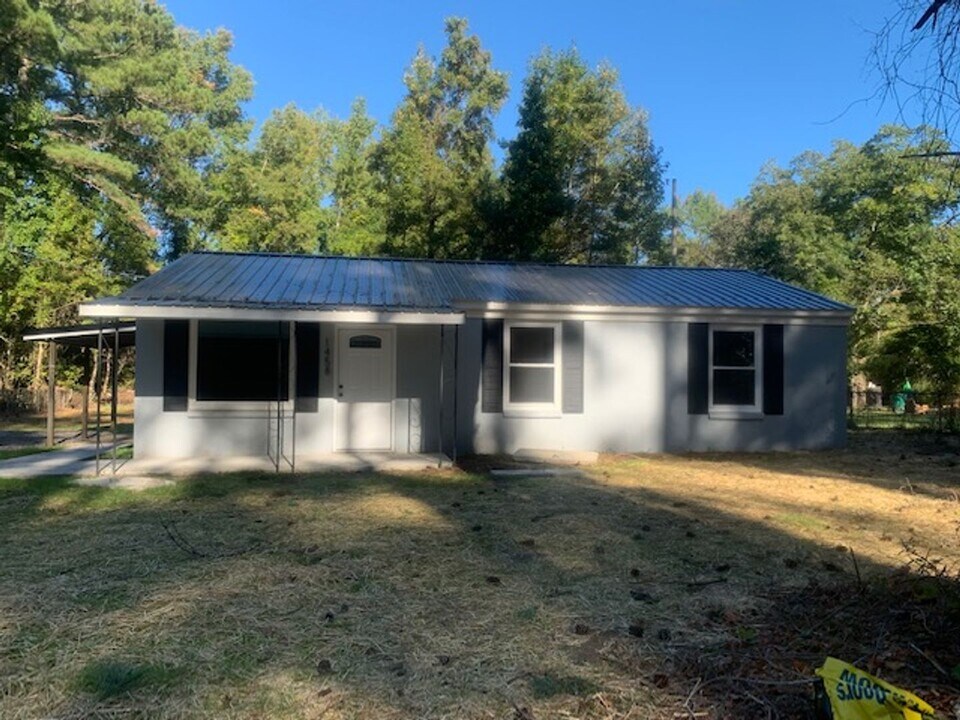 1458 Meadow Rd in Lumberton, NC - Building Photo