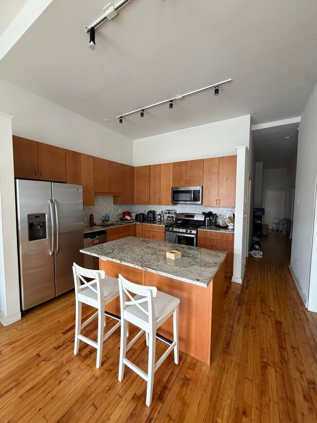 1270 N Milwaukee Ave in Chicago, IL - Building Photo - Building Photo