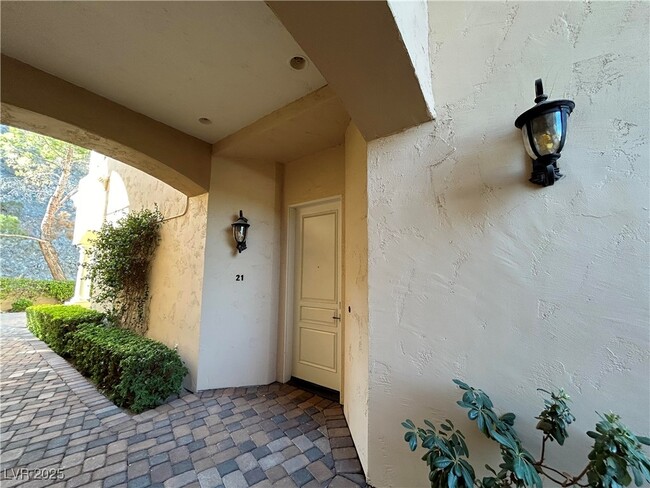 property at 21 Strada Di Circolo