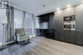 70 Temperance St in Toronto, ON - Building Photo - Building Photo