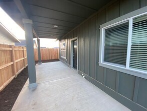 4907 SW Zenith Ave in Redmond, OR - Building Photo - Building Photo