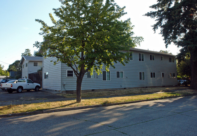 1009-1011 5th St NE in Salem, OR - Foto de edificio - Building Photo