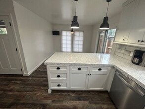 4003 W Hillsdale Ct in Visalia, CA - Building Photo - Building Photo