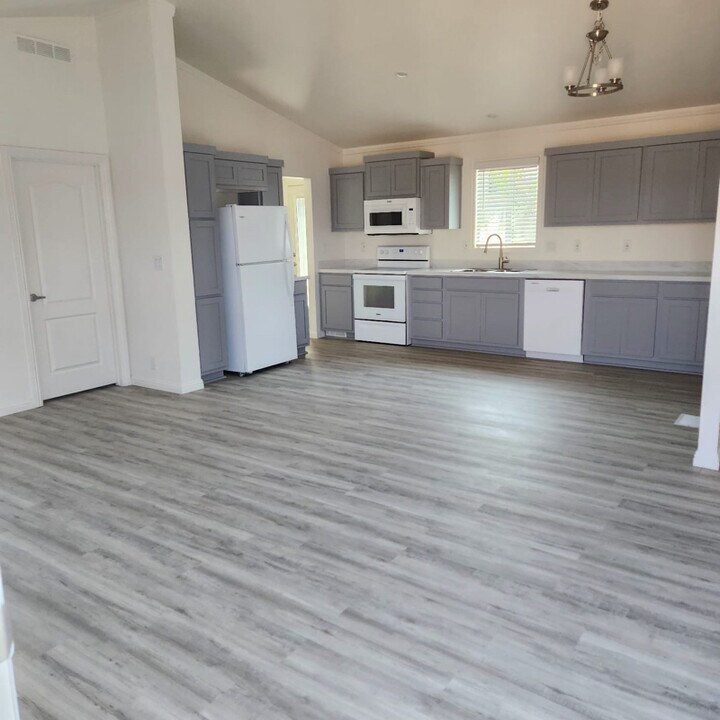 1607 Walton St in Oceanside, CA - Foto de edificio