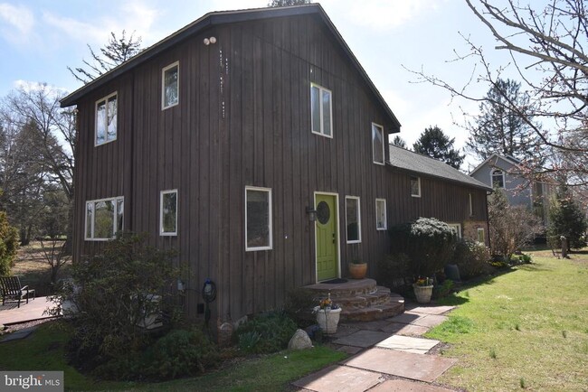 4 Cross Creek Ln in Erwinna, PA - Building Photo - Building Photo