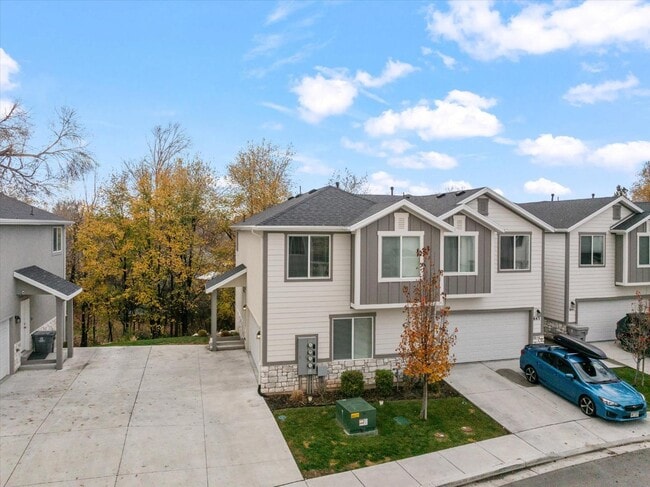 property at 645 S Plum Creek Ln E