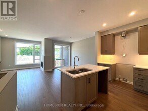 1074 Kitigan Grove in Ottawa, ON - Building Photo - Building Photo