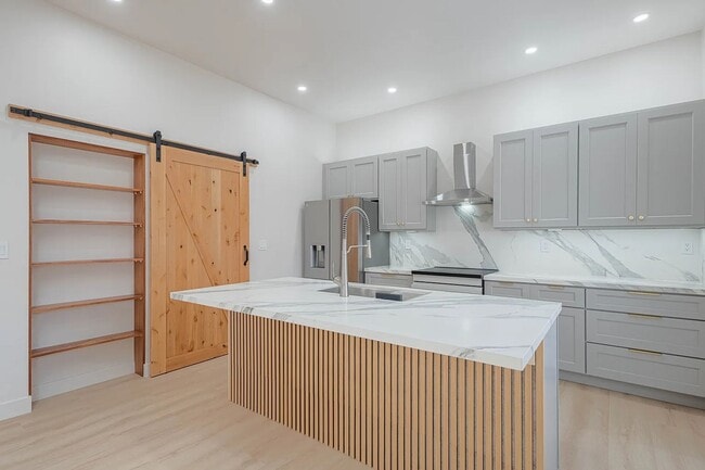987 Harcourt Ave, Seaside, CA 93955
