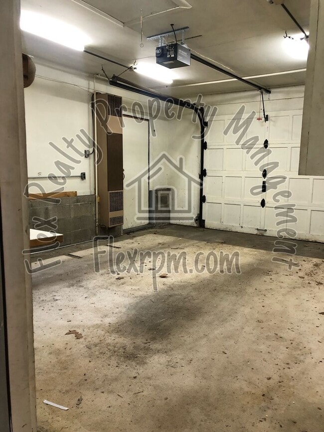 5752 Hollybrook Ln N in Sylvania, OH - Building Photo - Building Photo