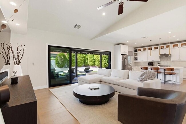 8372 E San Salvador Dr in Scottsdale, AZ - Building Photo - Building Photo