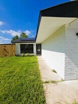 7915 Grandridge Dr in Houston, TX - Building Photo