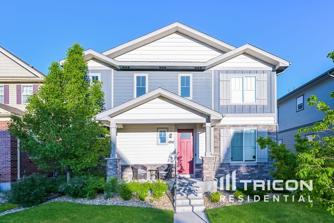 4947 S Addison Way in Aurora, CO - Building Photo