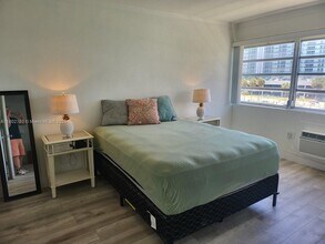 220 Kings Point Dr in Sunny Isles Beach, FL - Building Photo - Building Photo