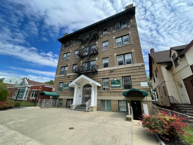 484 William St in East Orange, NJ - Building Photo - Building Photo