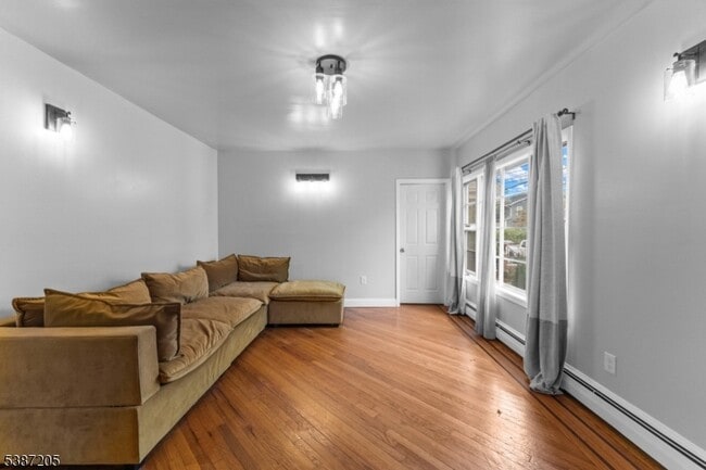 14 Brookwood Dr in Maplewood, NJ - Building Photo - Building Photo