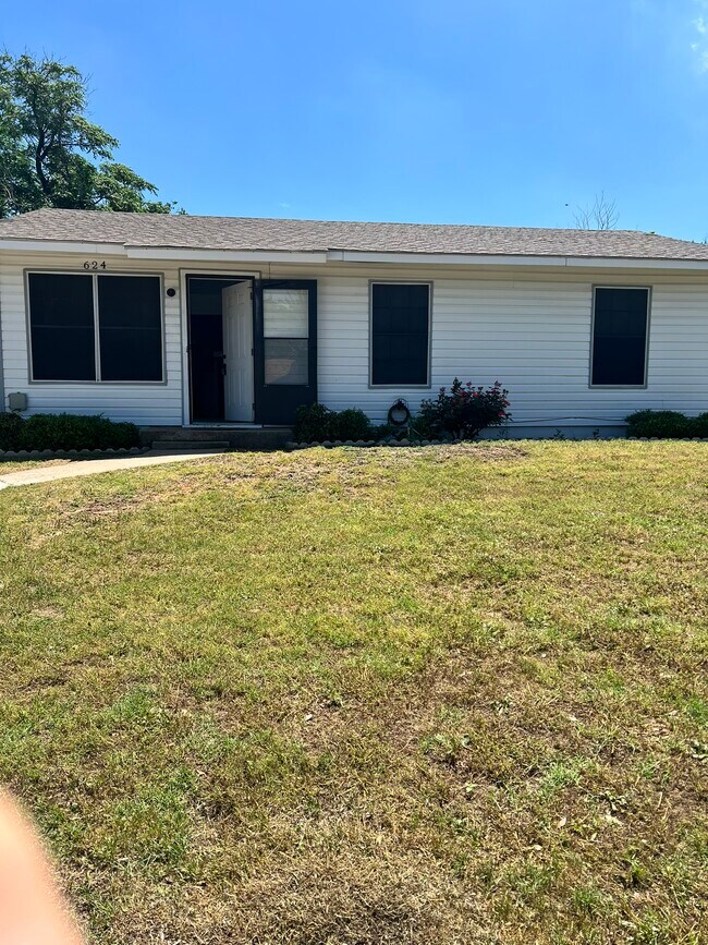 624 Park Ln Rentals in Denton, TX