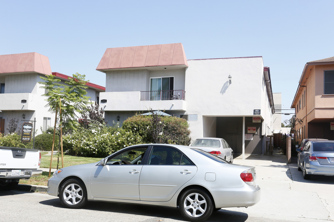 3618 Mentone Ave in Los Angeles, CA - Building Photo