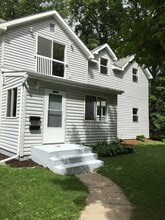 4969 Stewart Ave, Unit 1-Lower in White Bear Lake, MN - Building Photo - Building Photo