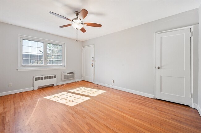 32 St Paul St in Brookline, MA - Building Photo - Building Photo
