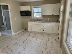 117 N Elm St, Unit first in Westfield, MA - Building Photo