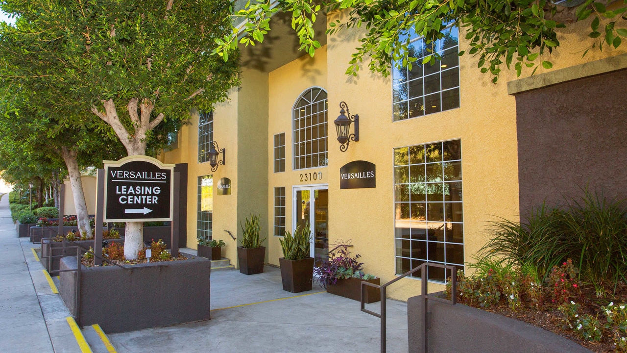 Versailles in Woodland Hills, CA - Building Photo