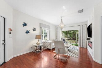 20 S Lakeshore Dr in Hypoluxo, FL - Foto de edificio - Building Photo