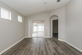 8350 Crescent Moon Dr in New Port Richey, FL - Building Photo - Building Photo