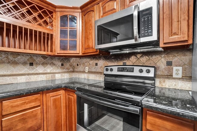 4872 NW 95th Ave in Sunrise, FL - Building Photo - Building Photo