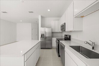 6009 Zen Wy in Oakland, FL - Building Photo - Building Photo